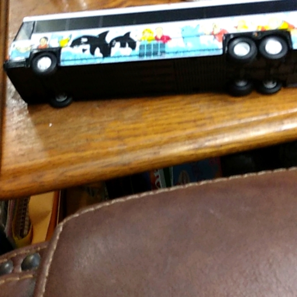 VTG SeaWorld Bus Gorgi Classics